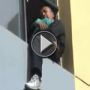 بالفيديو: اطفائي يداهم رجل بحركة 