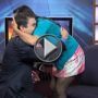 مذيع امريكي يطلب الزواج من الضيفة مباشرة على الهواء  
