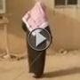 مقطع مؤثر لرجل مسن فقد بصره يعرف طريق المسجد لوحده!