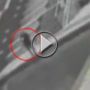 بالفيديو: ماذا يحدث عندما تكون مشغولا بالهاتف النقال؟!