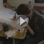امريكي عشق الخط العربي.. فتغيرت حياته 	