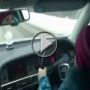 شاهدوا.. الأبله الذي سمح لابنته بقيادة السيارة لوحدها وبسرعة زائدة 	