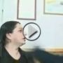 صفعت شرطي.. فرد عليها بصفعة اقوى 	