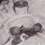 يجري جراحة لنفسه بأستخدام مفك ومرآة