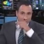 شاهدوا.. مذيع ينزف أنفه على الهواء مباشرة 	
