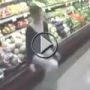 شاهدوا واستمتعوا.. تثبت مهارتها الكروية بتقاذفها لـ