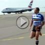 بالفيديو: لاعب رغبي يسابق طائرة ويتفوق عليها 