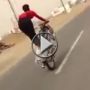 بالفيديو.. حركات بهلوانية كادت تقضي على منفذها 	