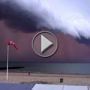 بالفيديو والصور.. عاصفة وغيوم سوداء على الشاطئ البلجيكي  	