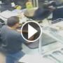بالفيديو.. شاهدوا.. كيف هزمت شجاعة البائع اللص المسلح..
