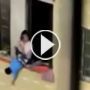 بالفيديو.. ام تهدد طفلها المشاغب بالقائه من شرفة المنزل! 