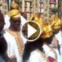 بالفيديو.. عروسان أفريقيان يحتفلان بزفافهما وسط القاهرة 