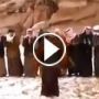 بالفيديو: كيف يعبّر السعوديون عن سعادتهم بالثلج؟!! 	