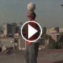 بالفيديو .. شبان يستعرضون مهاراتهم الكروية بطريقة مثيرة!