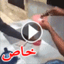 قطري يقدم الحليب للمارة في الشارع بدل الماء