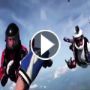 فيديو.. مظلي يفقد وعيه اثناء الهبوط بالبراشوت واصدقاؤه ينقذوه