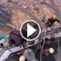 بالفيديو.. أخطر المهمات في العالم تنظيف الواح الزجاج لبرج خليفة