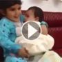 بالفيديو.. رضيع يسقط من يدي شقيقته والأم تصورهما!!