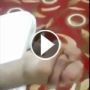 بالفيديو .. شاب عربي يتفنن في لوي اصابع يده