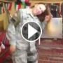 بالفيديو.. مجندة امريكية ترقص فرحا بالعيد الوطني للكويت