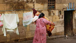مصري ينتقم من حماته بالقاء قنبلة عليها لكنها تنجو لسوء حظه!