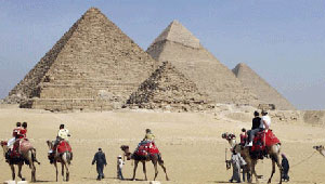 سوق السياحة في مصر يخسر مليارات الدولارات بسبب تفجير طابا