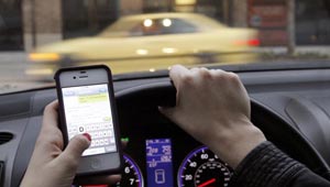 تطبيق جديد في ايفون يمنع السائق من استخدامه اثناء القيادة