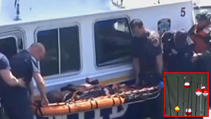 صيادون يصطادون رجلا مسنا بواسطة خطاف لانقاذه من الغرق