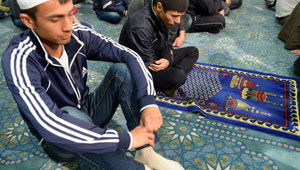 ابتكار سجادة تعد الركعات للشخص الذي يصلي عليها
