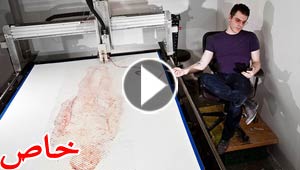 جنون الفن: صور وفيديو روبوت (شبح) يمتص دماء الشخص ويرسمه بها!