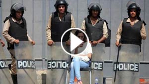 صور مضحكة وفيديو مواقف محرجة يواجهها رجال الشرطة