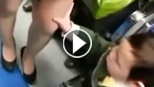 بالفيديو.. اصغر متحرش في العالم يعاكس سيدة وقفت بالقرب منه