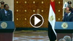 بالفيديو.. رئيس تشاد يقلد الرئيس السيسي ويجعله يضحك