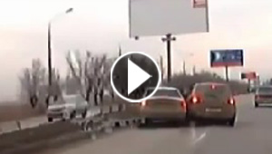 فيديو.. شاهدت حبيبها السابق بصحبة عشيقته الجديدة فصدمتهما