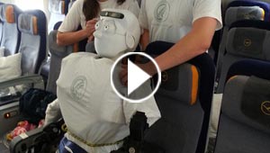 اول انسان آلي يستقل الطائرة في طريقه الى المانيا