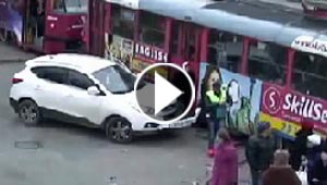 بالفيديو.. هكذا وقع الحادث بين الهيونداي والقطار