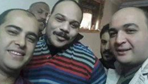 بالصورة: سيلفي تجمع بين ضباط شرطة مصريين ومجرم خطر