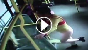 فيديو.. رجل يرتدي الملابس الداخلية لزوجته تخليدا لذكراها