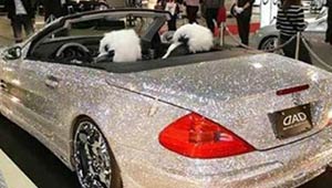 سعودي يشتري أغلى سيارة في العالم مرصعة بالماس