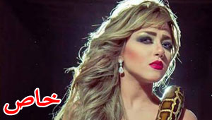 صور سارة سلامة تدهش جمهورها بثعبان يلتف حول جسدها بنعومة