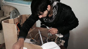 فلسطيني يتحكم بكل أجهزة البيت عن بعد بواسطة نظام طوره بنفسه