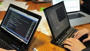 لص الكتروني خطير يقتحم بنوكا عالمية ويسرق منها ملايين الدولارات