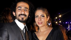 بوكيه ورد ارسله احمد حلمي الى منى زكي في افريقيا كان سبب زواجهما