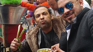 صور سعد الصغير يفاجئ جمهوره ويتناول الافطار على عربة فول
