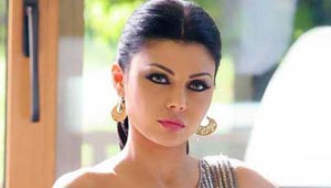 التحقيق في سرقة ملابس الفنانة اللبنانية هيفاء وهبي 