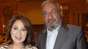 الحب الحقيقي ابدا لا يموت: نور الشريف يعود إلى طليقته بوسي!