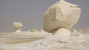 23 مكانا سياحيا رائعا في مصر: من جبل الكريستال الى كهف الجارة
