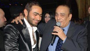 عين الحسود تلاحق تامر حسني وحالة والده الصحية تتدهور