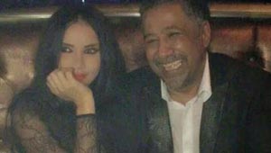 صور الشاب خالد في وضع حميم مع فتاة بملابس فاضحة