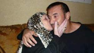  صور الفنان العراقي كاظم الساهر مع والدته الراحلة